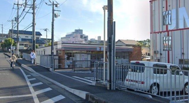 セブンイレブン秦野東海大学前駅入口店：258m