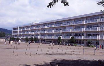 秦野市立広畑小学校：230m