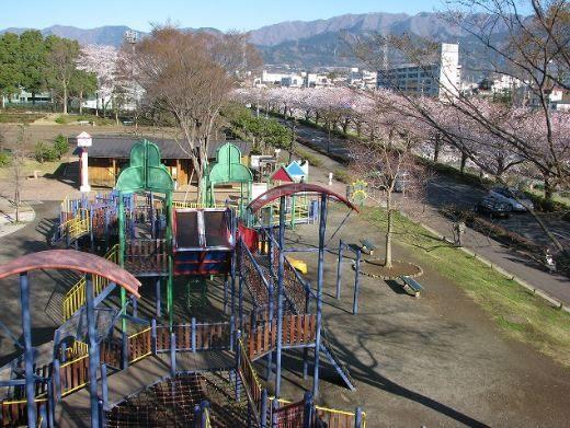 秦野中央こども公園：1701m