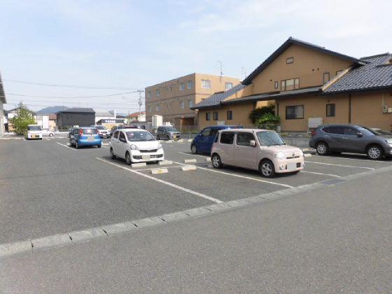 ガナール　Ａ（201） 駐車場