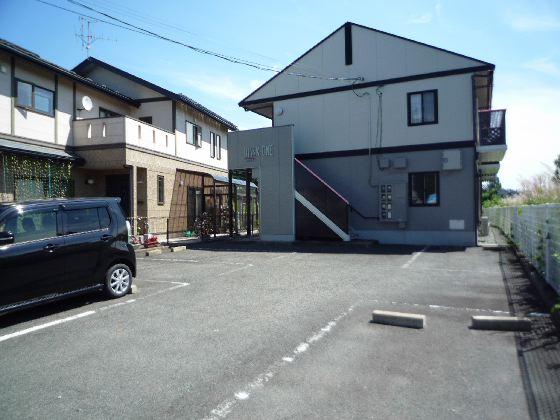 ディアス　ケイワン（103） 駐車場