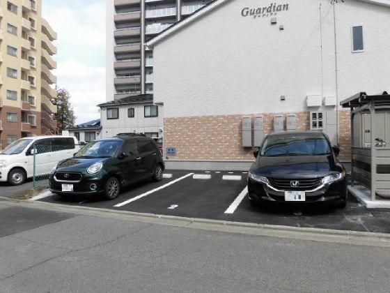 Guardian（102） 駐車場