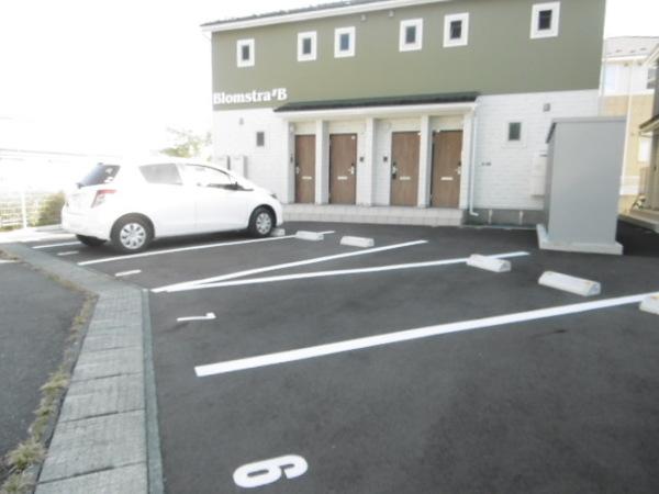 Blomstra（ブロムストラ）B（101） 駐車場
