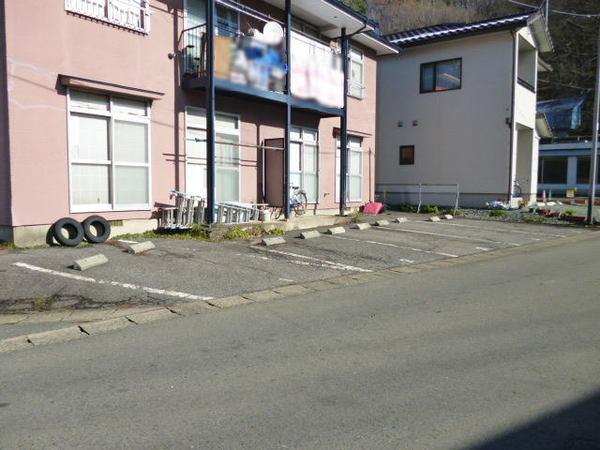 大栄荘（1） 駐車場