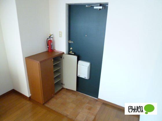 マンションレスト（203） 玄関