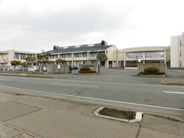 岩手県立不来方高校：1013m