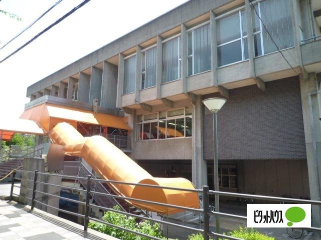 盛岡市立図書館：2234m