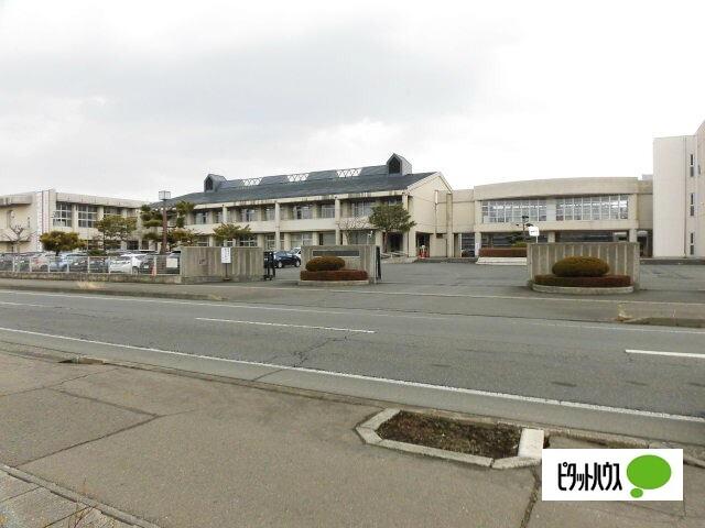岩手県立不来方高校：1027m