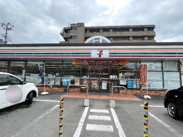 セブンイレブン岩手県立中央病院前店：568m