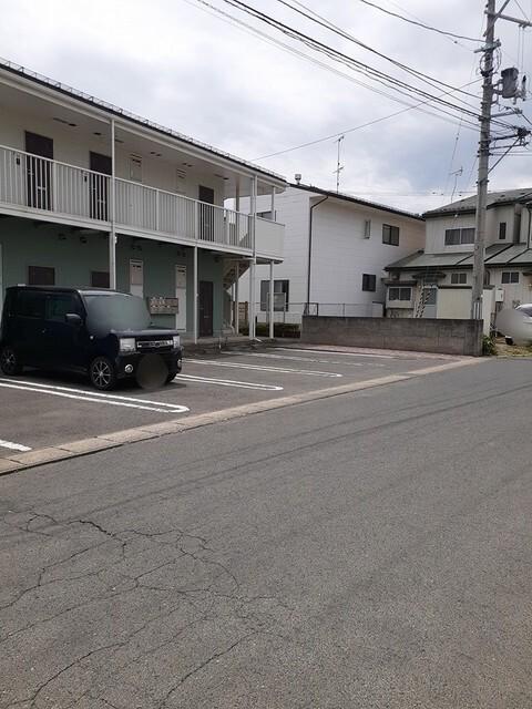 ジュネス（202） 駐車場