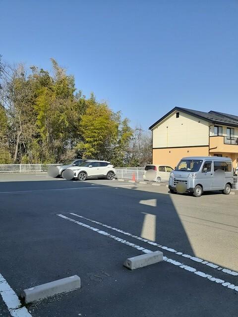 スターライトシティＥ（102） 駐車場