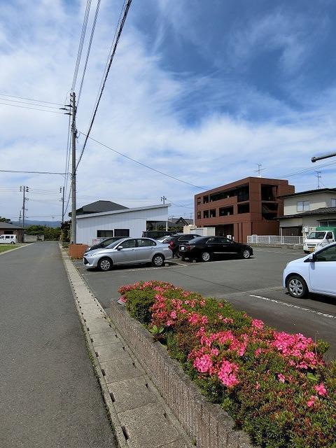 アクシスコート（302） 駐車場