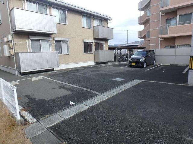 ソレイユ仙北（102） 駐車場