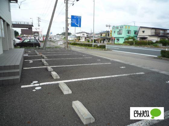 ガイア（103） 駐車場