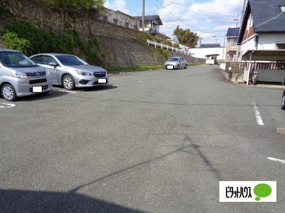 グレースアゼリアＢ（201） 駐車場