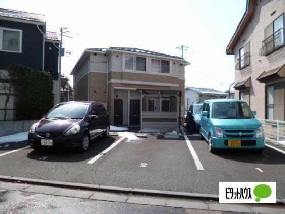 トラッドハウス愛宕 駐車場