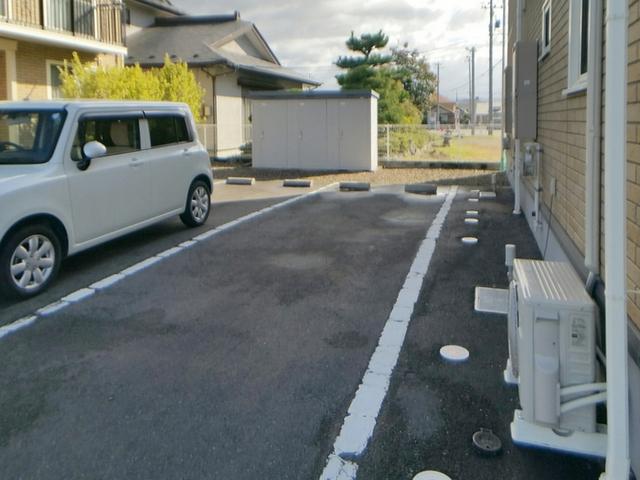 キャトルスクアール本宮　Ａ（102） 駐車場