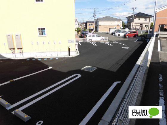 プリムローズＥ（101） 駐車場