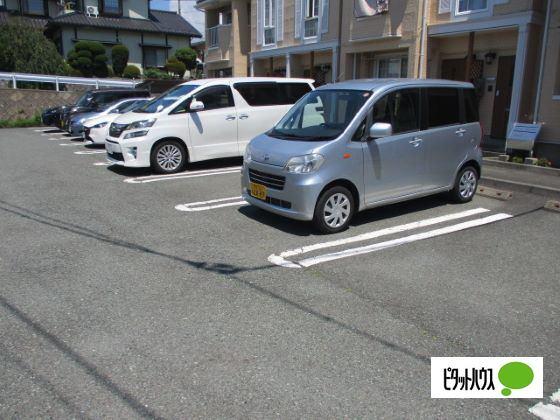 グレースアゼリアＡ（103） 駐車場