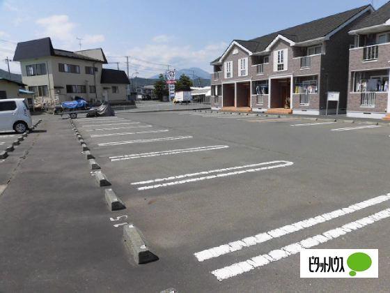 ラフレシールスクエアＡ（102） 駐車場