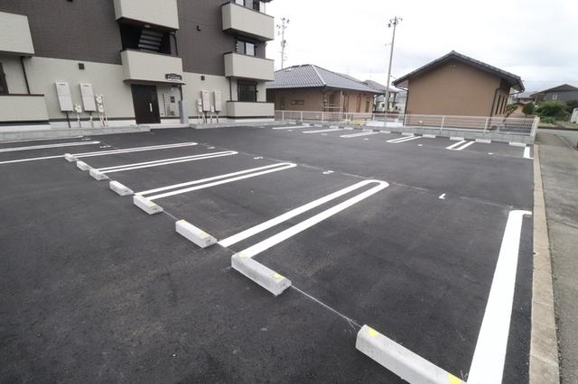 フォーチューン（205） 駐車場