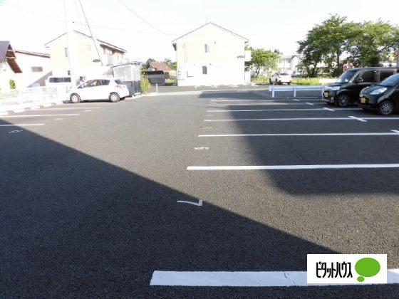 ボンシック１番館（203） 駐車場