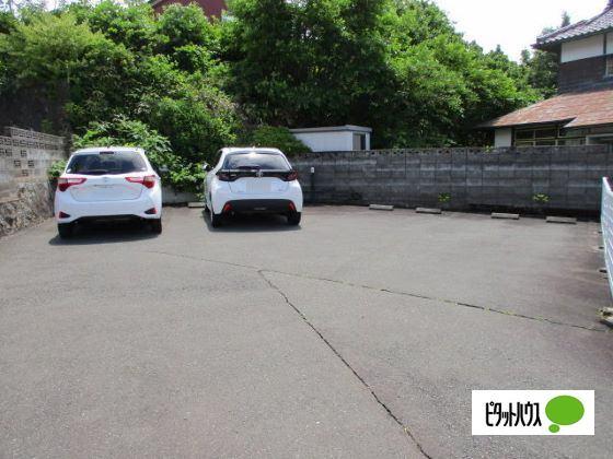 シャンクレール（102） 駐車場