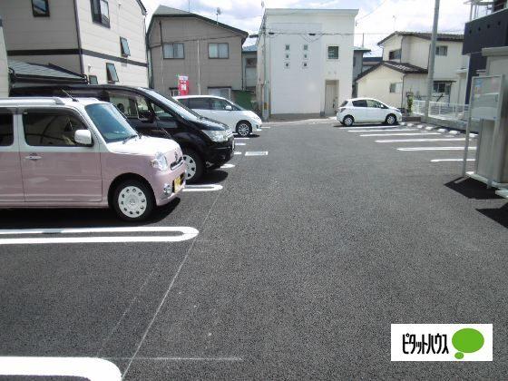 クレメント津志田Ｂ（103） 駐車場