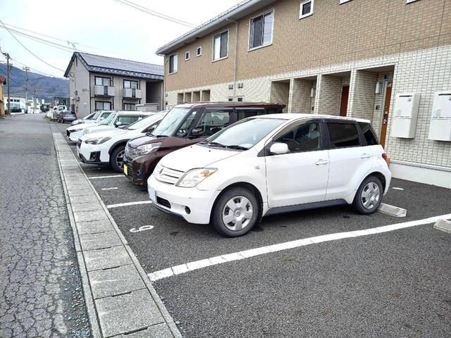 ファミィーユ Ｋ（103） 駐車場