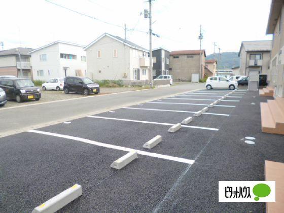 ファミィーユ Ｋ（103） 駐車場