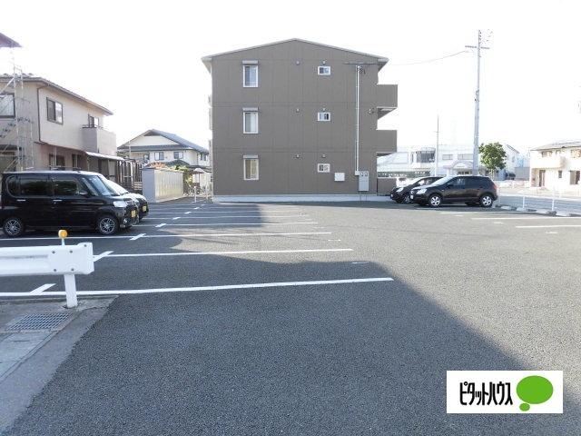 ボンシック１番館（101） 駐車場