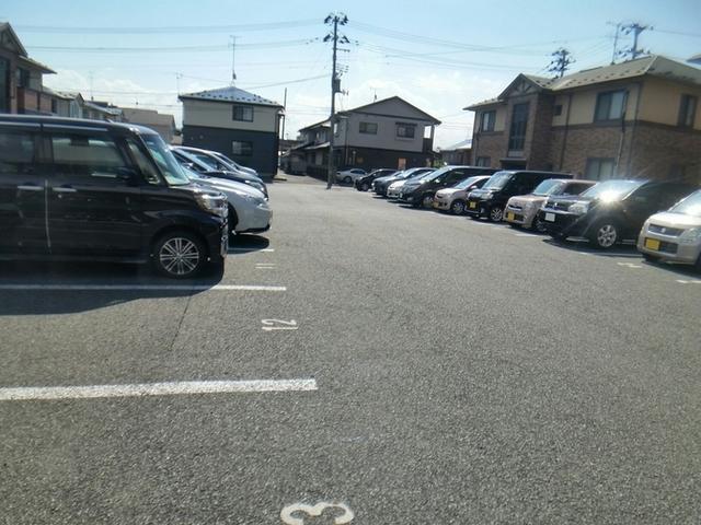 リビングタウン盛南　Ｂ（102） 駐車場