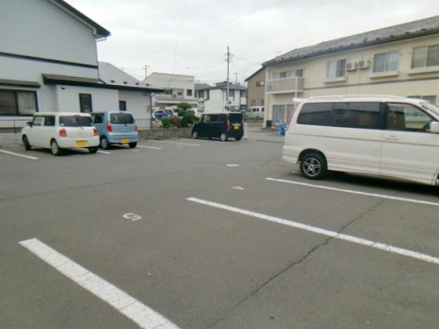 コンフォールサツキ（205） 駐車場
