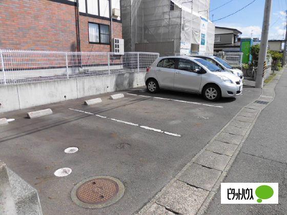 コンフォートY，S（203） 駐車場