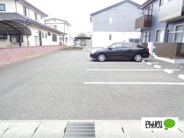 マイルド津志田（103） 駐車場