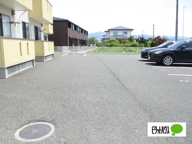 ボヌールハウス（201） 駐車場