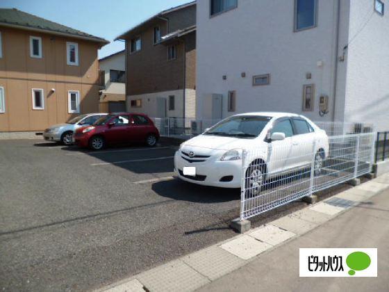 ミオ　ポラーレB（101） 駐車場