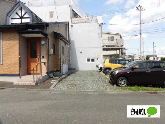 駅西１丁目貸家 駐車場