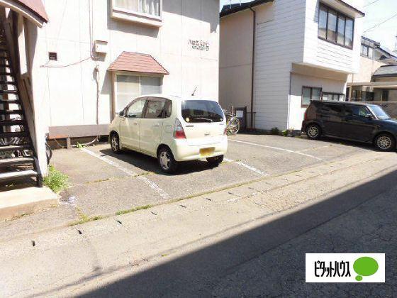 ハウス和香（203） 駐車場
