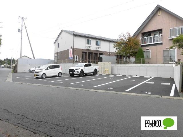 クロノス（106） 駐車場