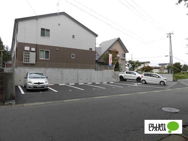 クロノス（106） 駐車場