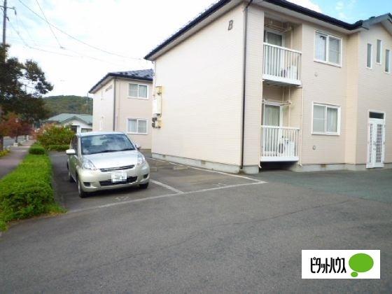 メゾンリリーフ長岡B（101） 駐車場