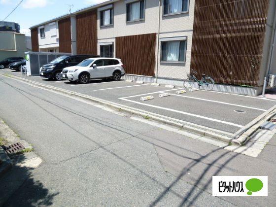 ブルージュ（101） 駐車場
