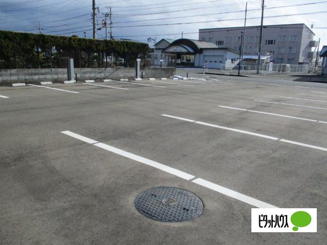 IINE（102） 駐車場