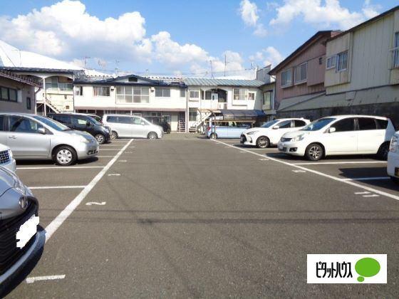 カームハウス（501） 駐車場