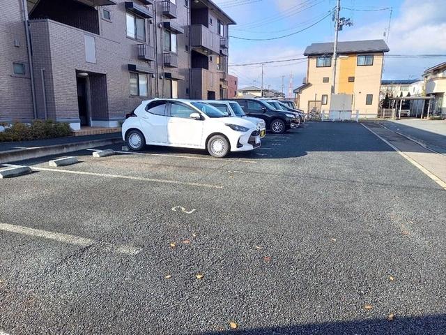メゾン・ド・けやき（301） 駐車場