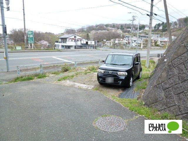 東黒石野２丁目貸家 駐車場
