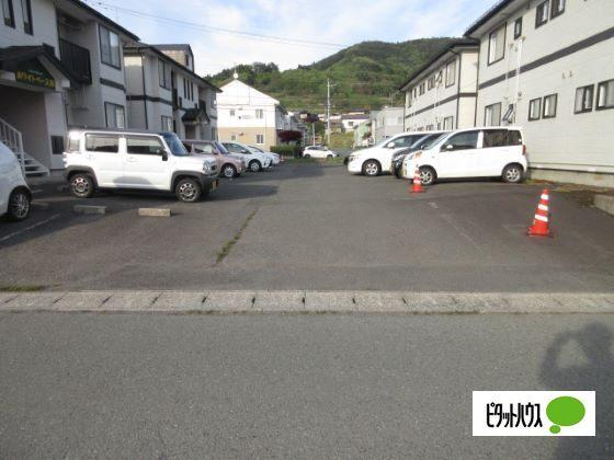 ホワイトベース　B（202） 駐車場