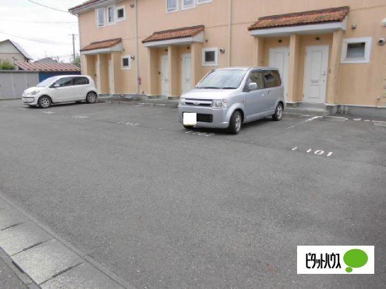 Bell Cherry（202） 駐車場