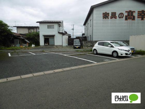 ベルフラワー・N（102） 駐車場